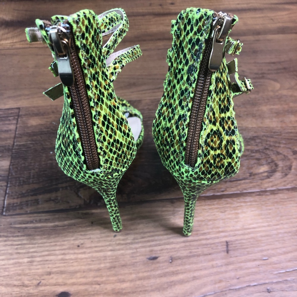 ‼️SALE‼️Fashion Nova Lime Green SnakePrint Heels 7 - Picture 9 of 10